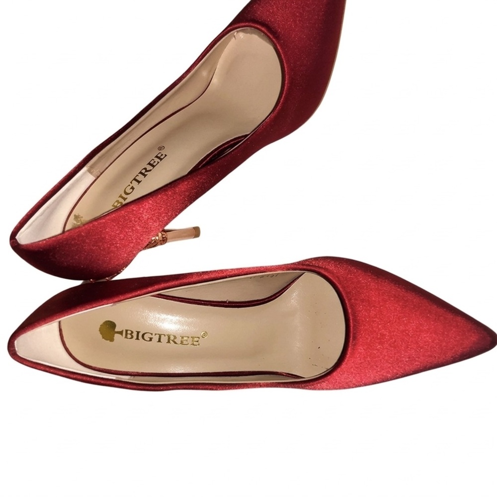 Beautiful Satin heels w/ metal detailing. Red, or Blue